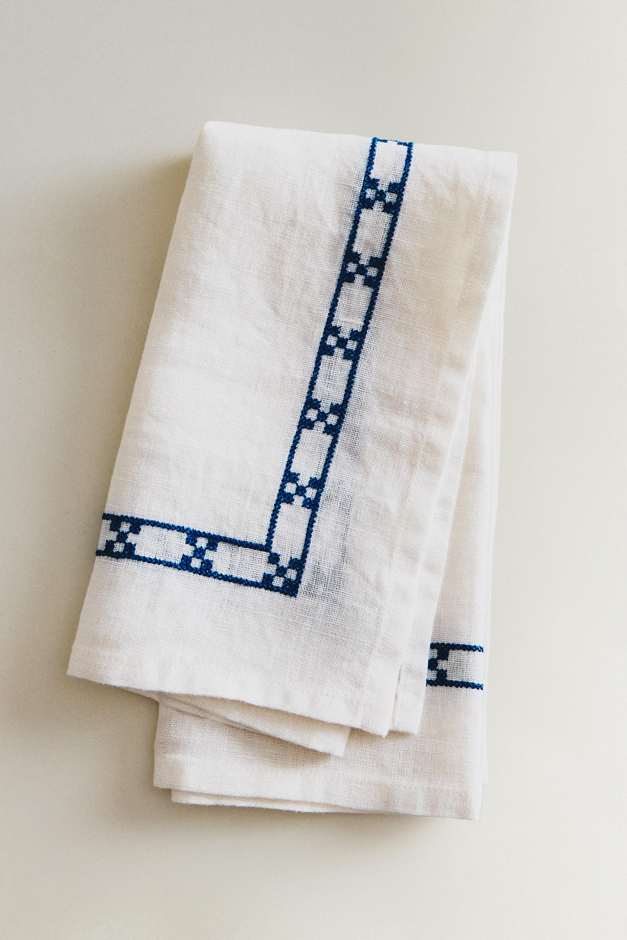 GEOMETRIC EMBROIDERED NAPKINS (PACK OF 2)